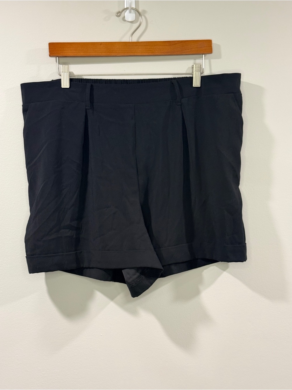 Cato Women’s Black High-Waist Pleated Women's Shorts Elastic Back Size 16